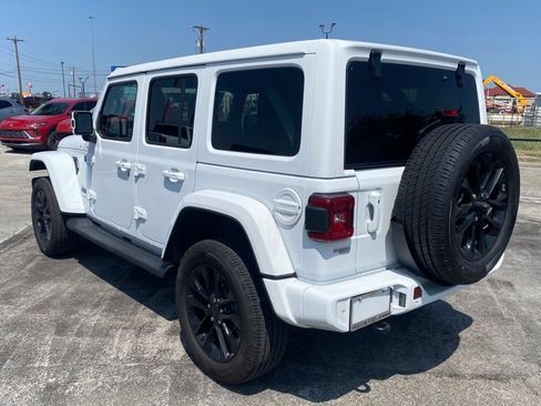 Used 2021 Jeep Wrangler Unlimited Sahara AWD/4WD image 3