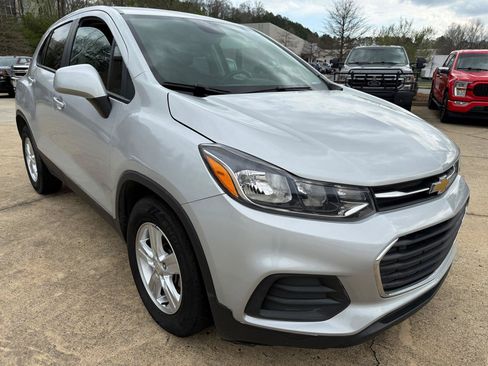 Used 2022 Chevrolet Trax LS w/ Tint and Cruise Package FWD image 6