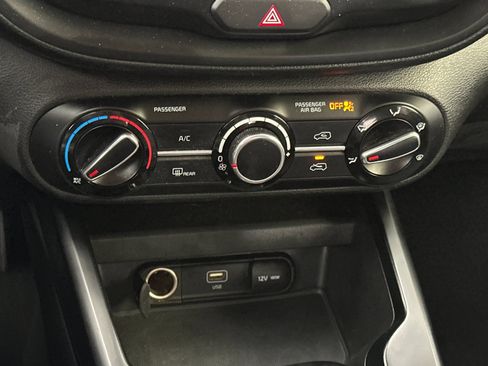 Used 2023 Kia Soul LX w/ LX Technology Package FWD image 19