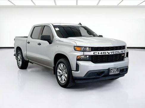 Used 2020 Chevrolet Silverado 1500 Custom w/ Custom Value Package RWD image 3