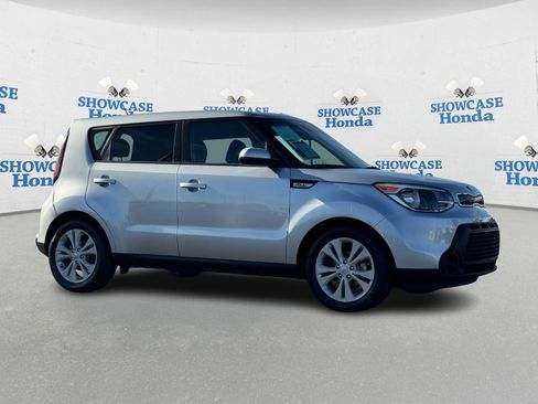 Used 2015 Kia Soul + image 10