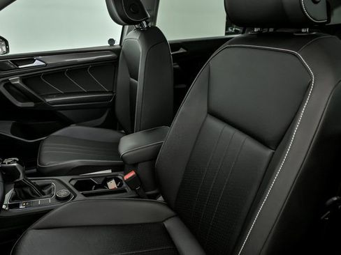 Certified 2022 Volkswagen Tiguan SE w/ Panoramic Sunroof Package image 10