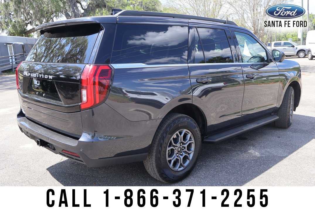 Used 2025 Ford Expedition Active RWD image 5