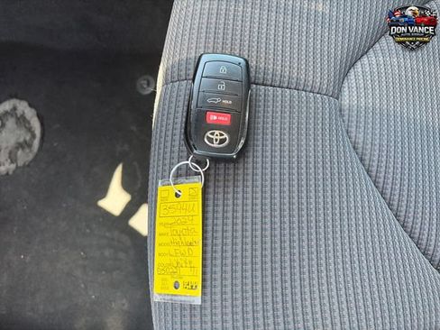 Used 2024 Toyota Highlander LE FWD image 27