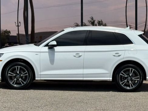 Used 2020 Audi Q5 e Premium w/ Convenience Package AWD/4WD image 4