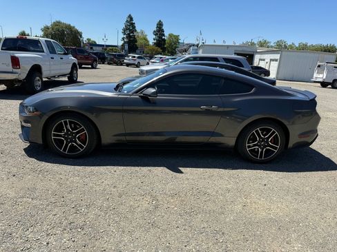 Used 2018 Ford Mustang Coupe RWD image 2