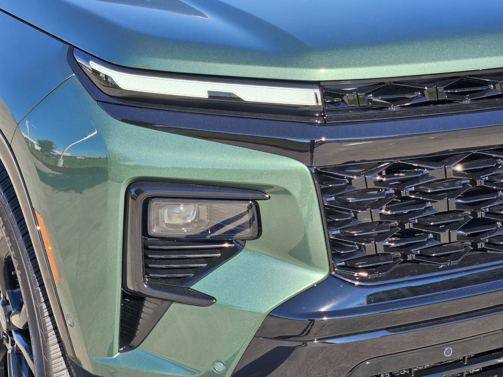 New 2027 Chevrolet Traverse RS w/ LPO, Floor Liner Package FWD image 9