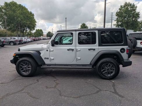 Used 2024 Jeep Wrangler Unlimited Sport AWD/4WD image 7