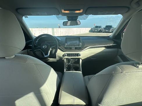 Used 2025 Nissan Altima 2.5 SV FWD image 28