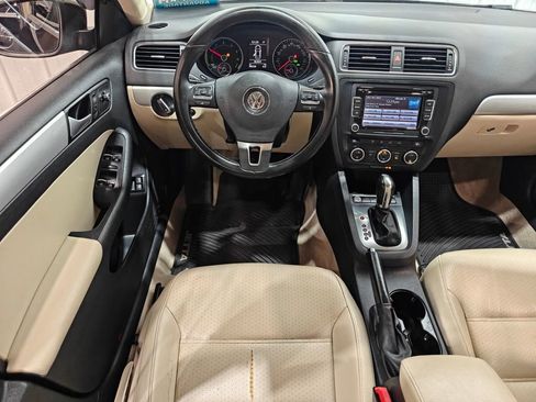 Used 2013 Volkswagen Jetta SE image 4
