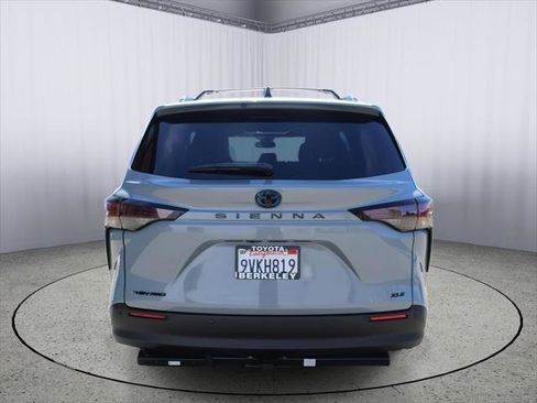 Certified 2025 Toyota Sienna XLE Woodland Edition image 8