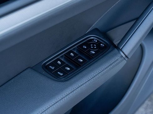 Certified 2025 Porsche Cayenne image 21