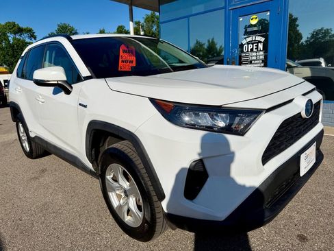 Used 2021 Toyota RAV4 LE AWD/4WD image 4