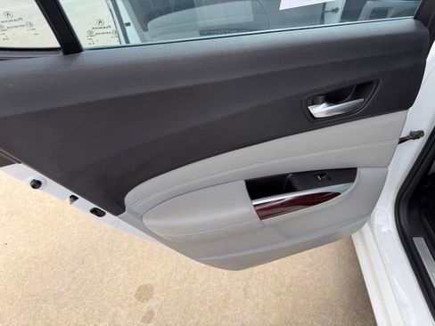 Used 2017 Acura TLX image 14