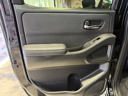 Used 2024 Nissan Frontier SV image 41