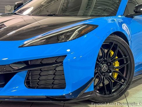 Used 2025 Chevrolet Corvette Z06 w/ Stealth Interior Trim Package RWD image 6