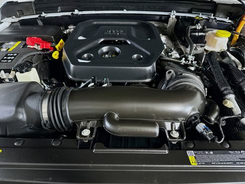 Used 2025 Jeep Wrangler Sahara image 31