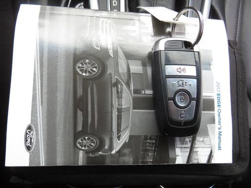 Used 2017 Ford Edge Titanium image 38