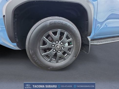 Used 2025 Toyota 4Runner SR5 AWD/4WD image 9