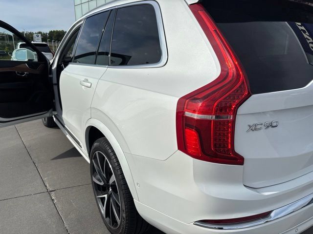 Used 2024 Volvo XC90 B5 Plus AWD/4WD image 4