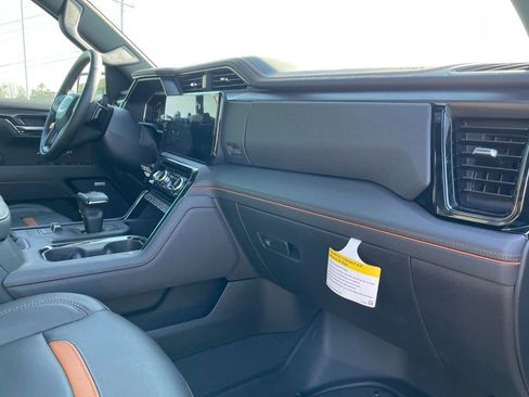 Used 2025 GMC Sierra 1500 AT4 w/ AT4 Premium Package image 30