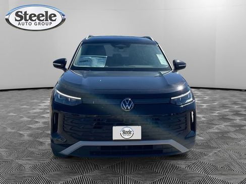 New 2025 Volkswagen Tiguan SE image 8