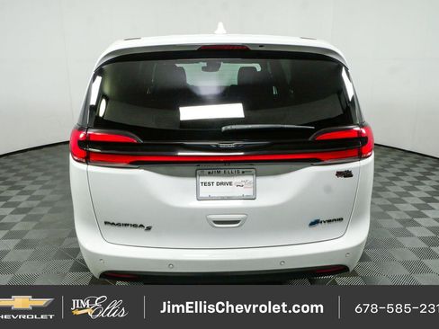 Used 2022 Chrysler Pacifica Touring-L w/ S Appearance Package FWD image 25