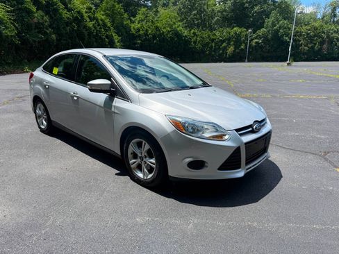 Used 2014 Ford Focus SE FWD image 9