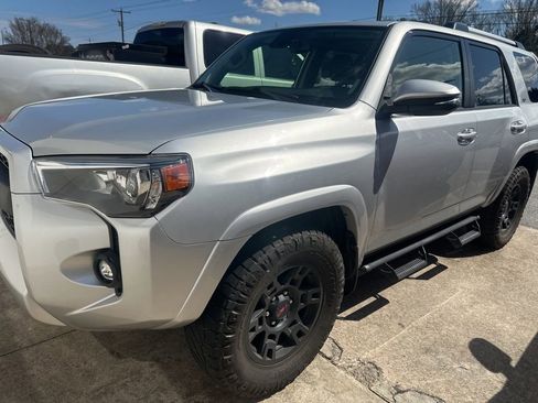 Used 2022 Toyota 4Runner SR5 Premium w/ Moonroof Package image 2