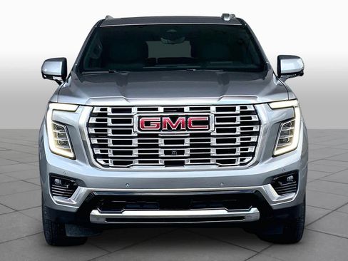 Used 2025 GMC Yukon Denali w/ Denali Reserve Package AWD/4WD image 4