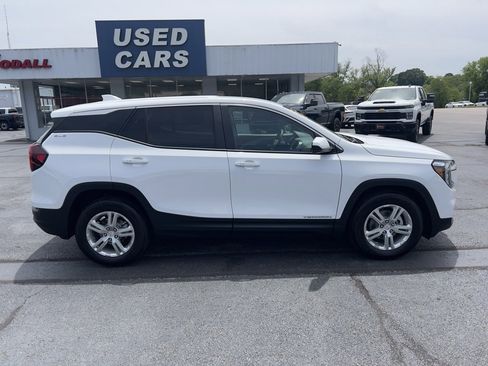 Used 2024 GMC Terrain SLE image 9
