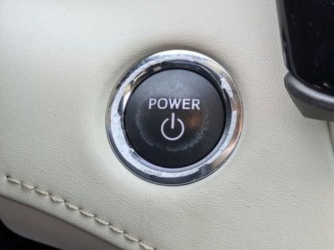 Used 2023 Toyota Highlander XLE image 19