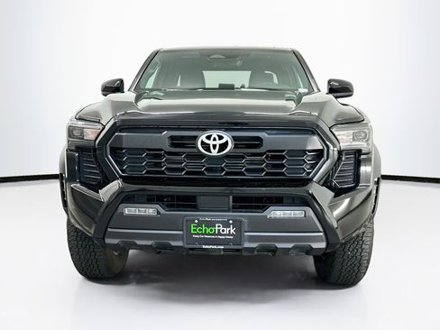 Used 2025 Toyota Tacoma TRD Off-Road AWD/4WD image 2