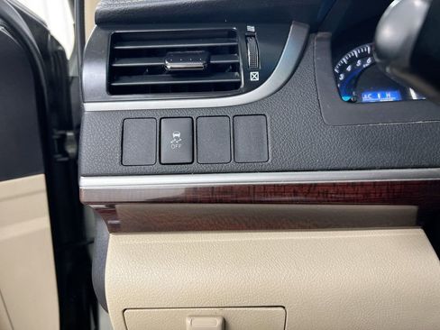 Used 2012 Toyota Camry XLE FWD image 18