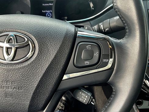 Used 2015 Toyota Avalon XLE image 17