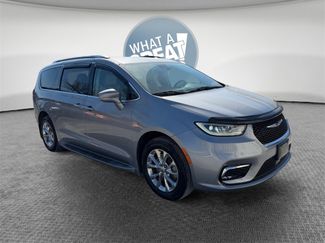 Used 2021 Chrysler Pacifica Touring-L video 1