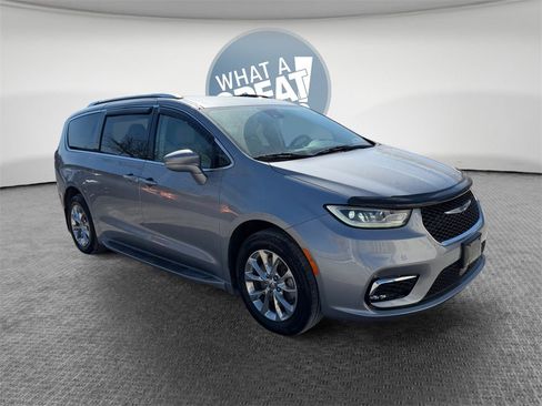 Used 2021 Chrysler Pacifica Touring-L image 1