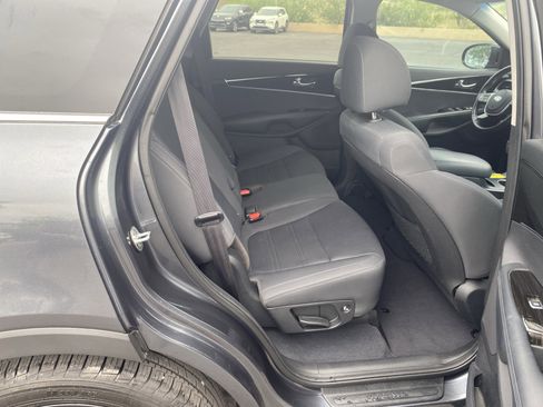 Used 2020 Kia Sorento S FWD image 21