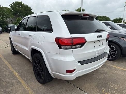 Used 2019 Jeep Grand Cherokee Altitude RWD image 3