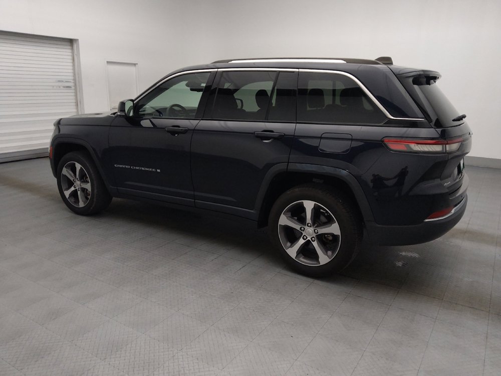 Used 2023 Jeep Grand Cherokee Limited w/ Luxury Tech Group II AWD/4WD image 3