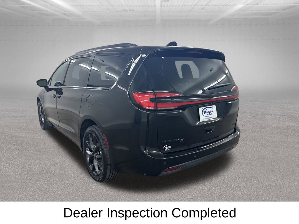 Used 2024 Chrysler Pacifica Touring-L w/ S Appearance Package AWD/4WD image 9