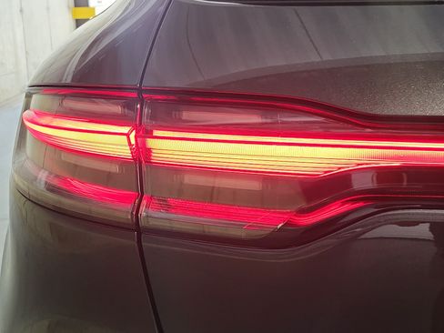 Certified 2026 Porsche Macan AWD/4WD image 15