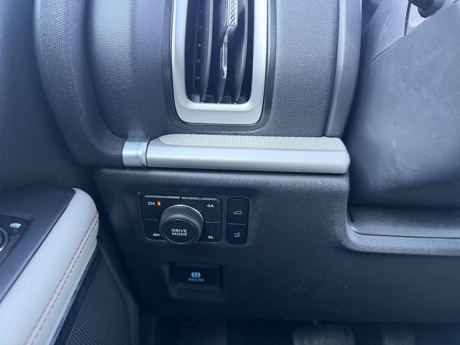 Used 2025 Ford Expedition Active AWD/4WD image 17