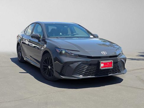 Certified 2026 Toyota Camry SE FWD image 1