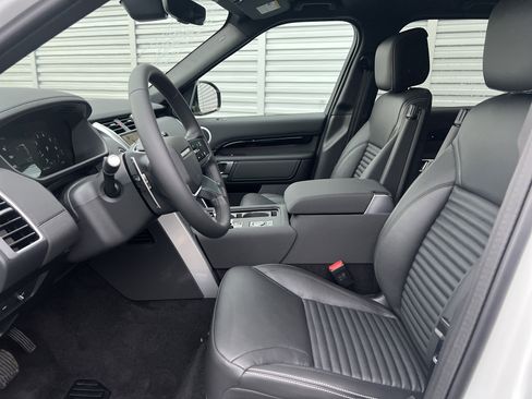 New 2026 Land Rover Discovery S image 7