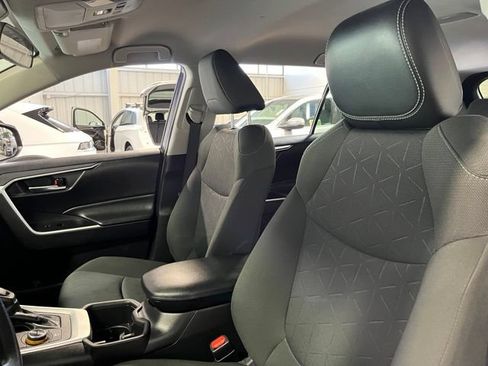 Used 2022 Toyota RAV4 XLE AWD/4WD image 23