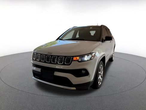 Used 2025 Jeep Compass Limited AWD/4WD image 7