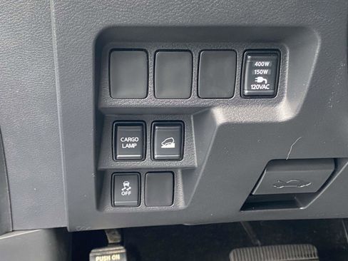 Used 2024 Nissan Frontier SL image 20