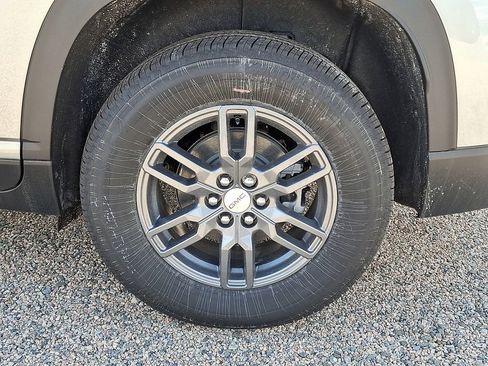 New 2025 GMC Acadia Elevation image 33