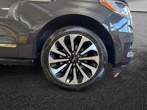 Used 2024 Lincoln Navigator Reserve image 11